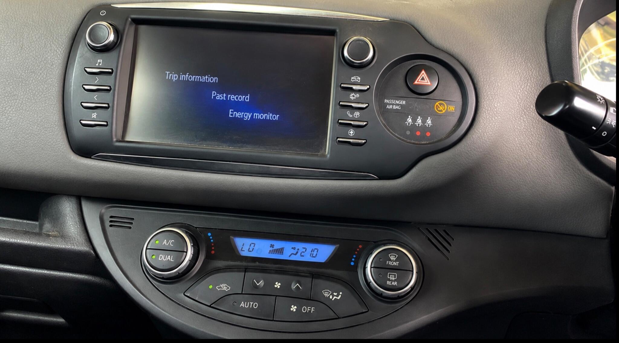 2017 Toyota Yaris — photo 4